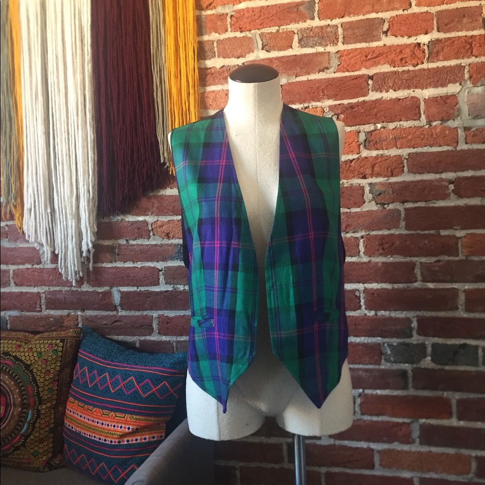 Plaid vest lewk